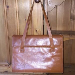 BCBG cognac leather bag with stitch detail🌸